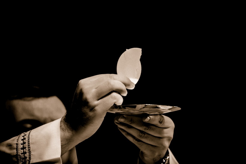 Pierwszy kamień – Eucharystia