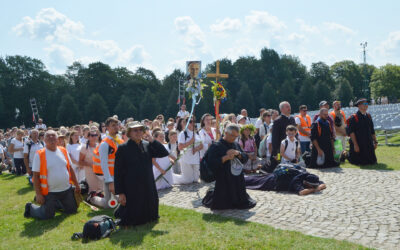 Pielgrzymowanie z Maryją we wspólnocie Kościoła  – w roku beatyfikacji Rodziny Ulmów